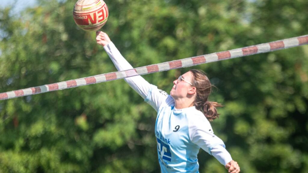 TSV Schülp Frauen im Angriff beim Heimspieltag der 2. Bundesliga Nord