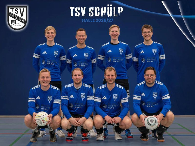 Offizielles Mannschaftsfoto der ersten Herrenmannschaft des TSV Schülp in blauen Trikots für die Hallensaison 2026/27.